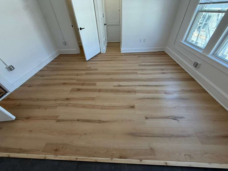 Building Photo - 1384 W 83rd St