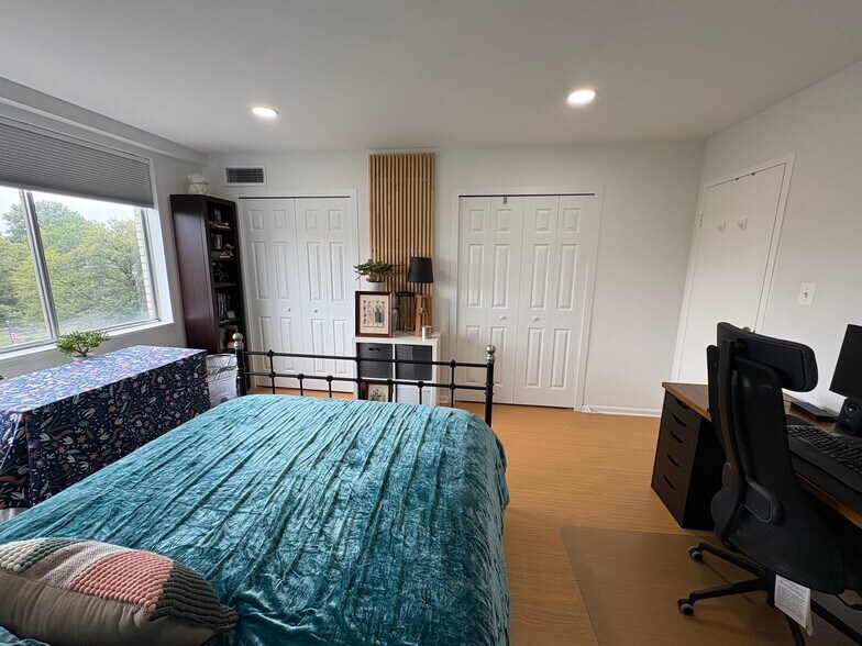 primary bedroom with closet view - 4977 Battery Ln