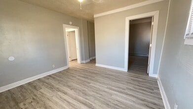 Building Photo - For Rent! 1521 S Mulberry: Cozy 2 Bedroom Home for Rent! W/D Hookups! Pet Friendly!