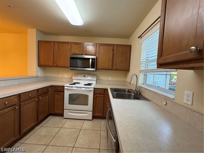 Building Photo - 9093 Gervais Cir