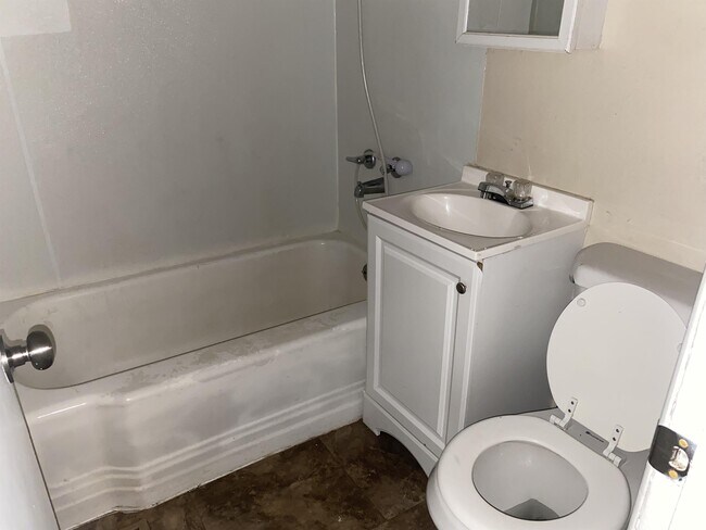 Building Photo - 210 Edgemoor St