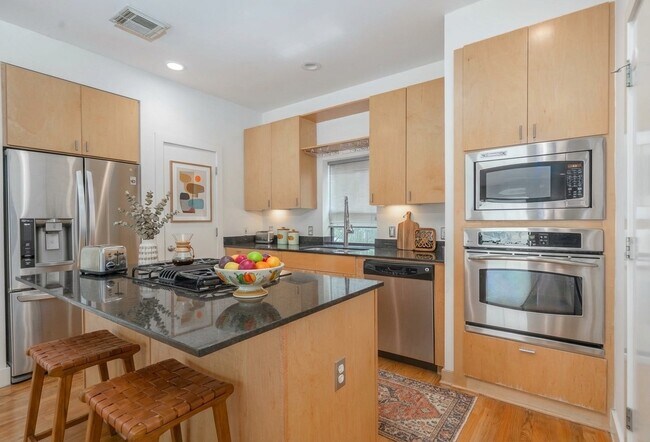 Building Photo - 4302 Spencer St