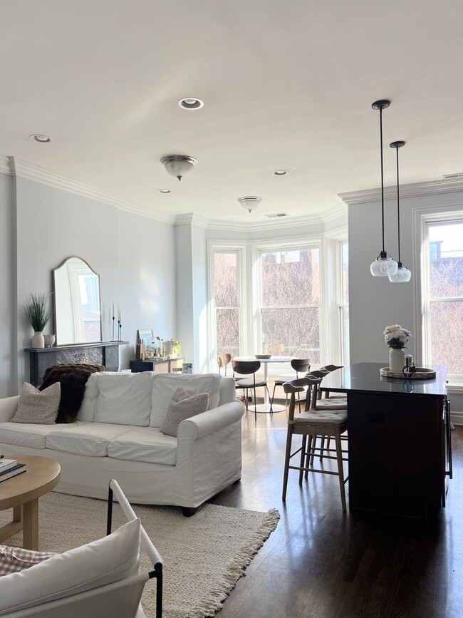 Building Photo - 1704 N Wells St