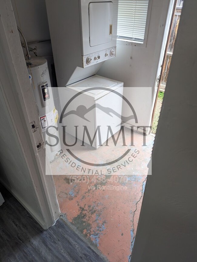 Building Photo - 272 E Calle Arizona