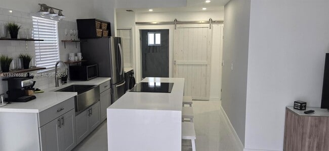 Building Photo - 2601 SW 24th Ave