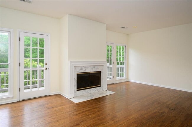 Building Photo - 1034 St James Crossing