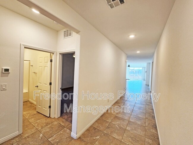 Building Photo - 3543 E Wallowa Dr