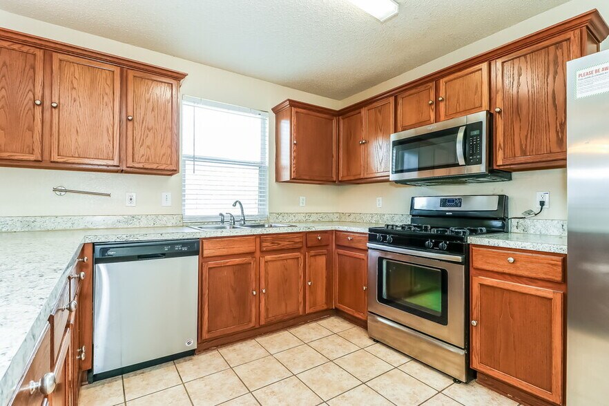 Building Photo - 7606 Tin Cup Dr
