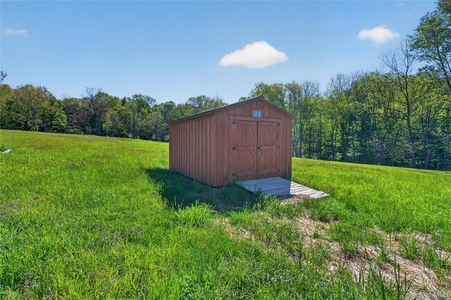 Building Photo - 40 Felter Hill Rd