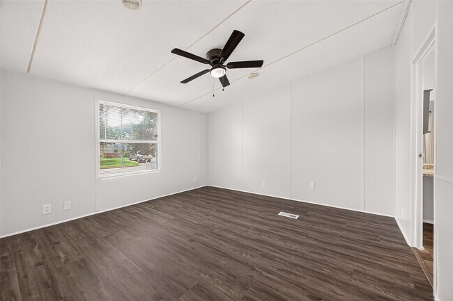 Building Photo - 20306 Mountain Dale Dr