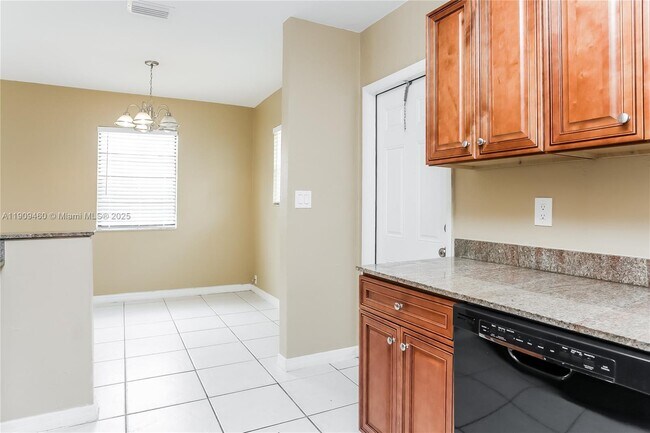 Building Photo - 1531 NW 12th Ct