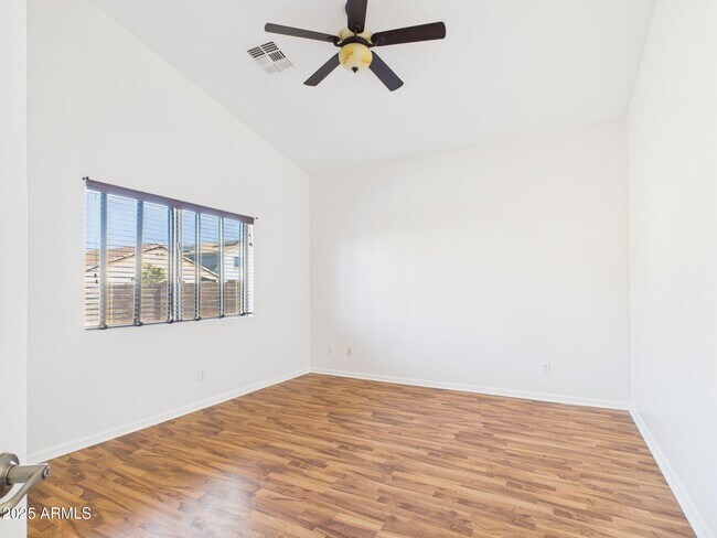 Building Photo - 2296 W Roosevelt Ave