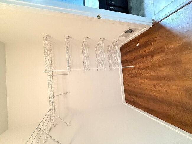 Building Photo - 3161 Hopewell Dr