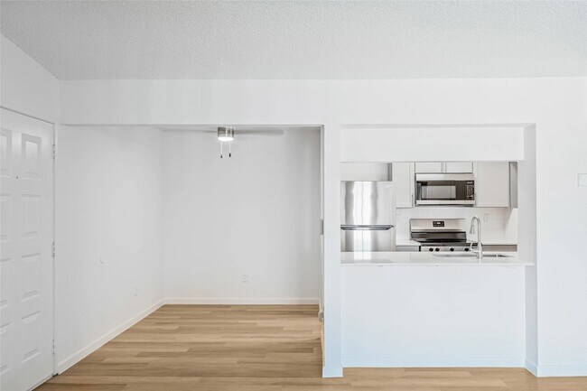 Building Photo - 4600 W Pioneer Dr