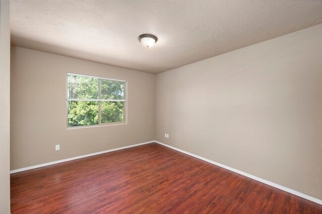 Building Photo - W Shannon Duplex