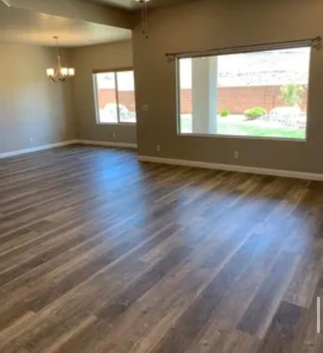Building Photo - 938 N Sandy Talus Dr