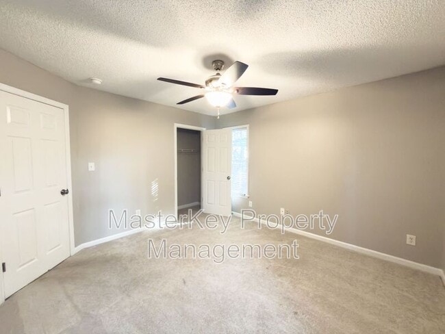 Building Photo - 251 Tillamook Dr