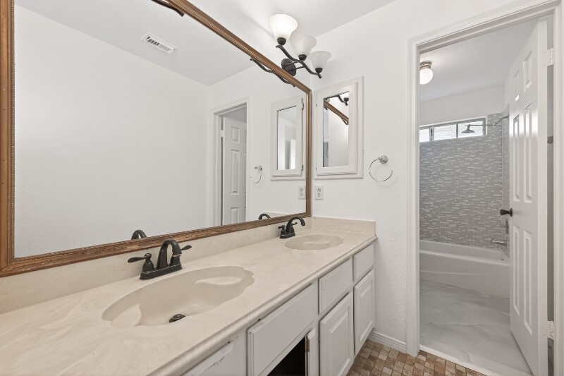 Building Photo - 2627 Double Lake Dr