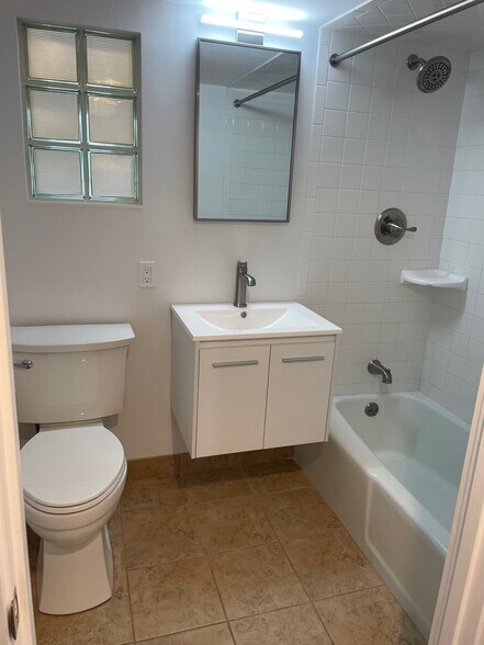 Bathroom - 13 Middle St
