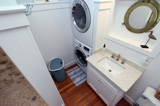 Building Photo - 351 Barlows Landing Rd