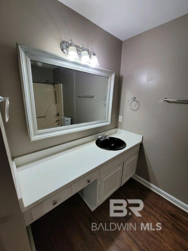 Building Photo - 105 Lively Cir