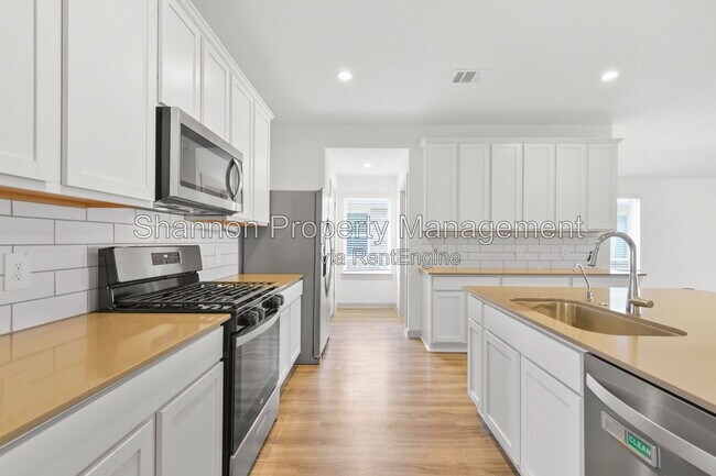 Building Photo - 7915 Murciana Dr
