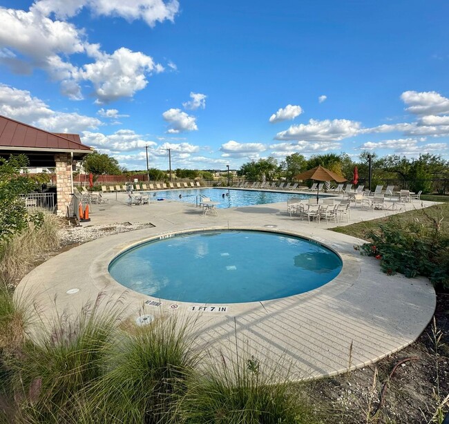 Building Photo - AVAILABLE NOW! 4 Bedroom / 2 Bath Home In ...