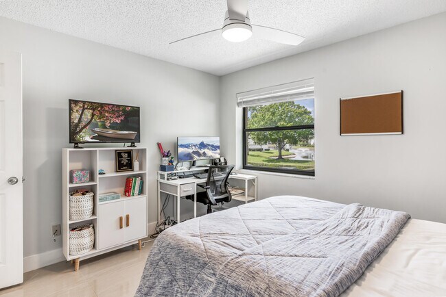 Building Photo - 12926 Briarlake Dr