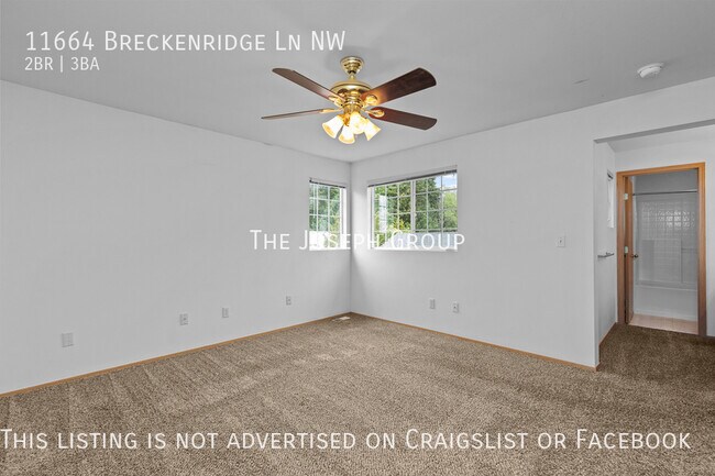 Building Photo - Centrally located 2 bed/2.5 bath in Silver...