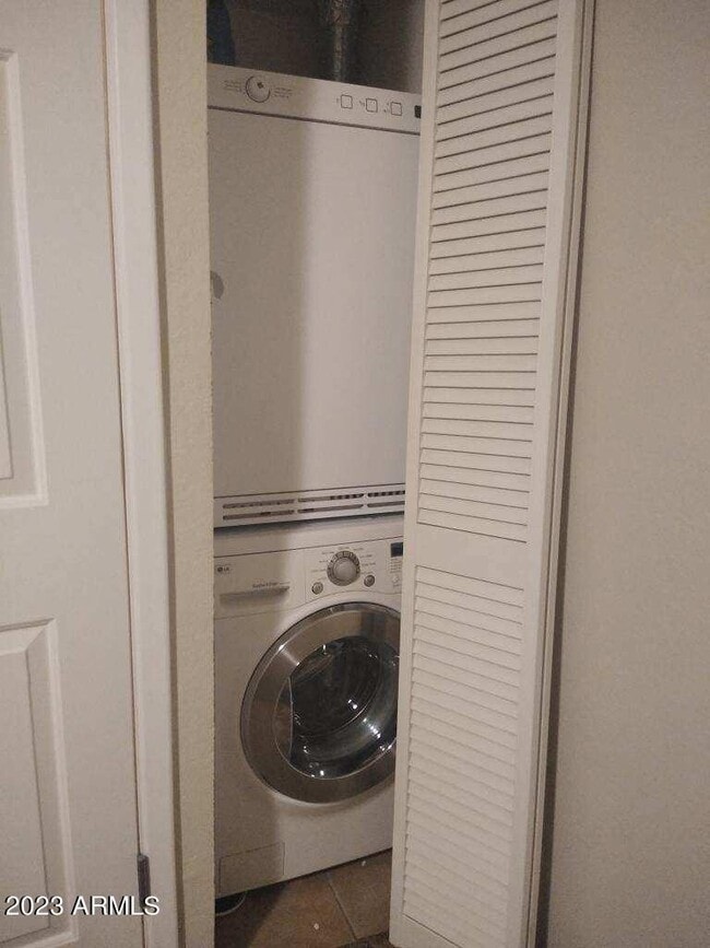 Building Photo - 7550 N 12th St