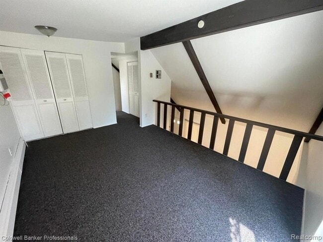 Building Photo - 620 E Lincoln Ave