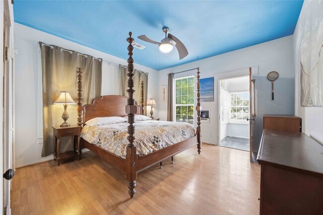 Building Photo - 405 W Drew St