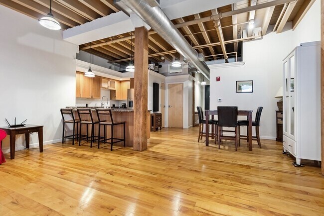 Building Photo - 112 Beach St