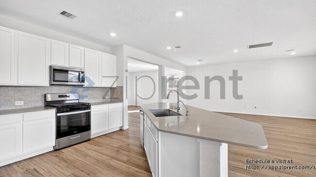 Building Photo - 7611 Coral Ky Dr