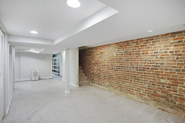 Building Photo - Charming Capitol Hill House| Don't miss the 3D-TOUR!