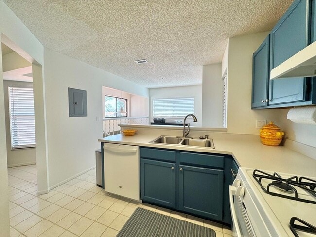 Building Photo - 715 Magnolia Pl