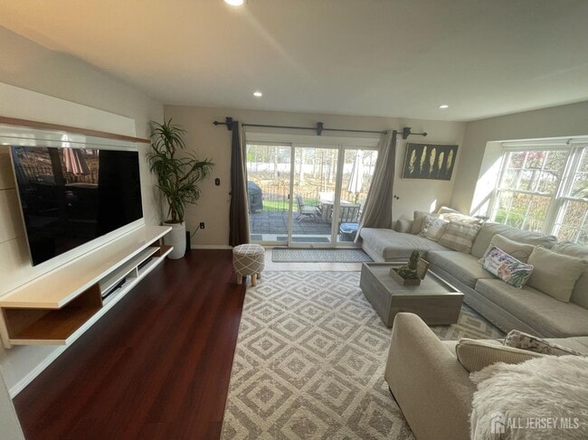 Building Photo - 399 Hadleigh Ln