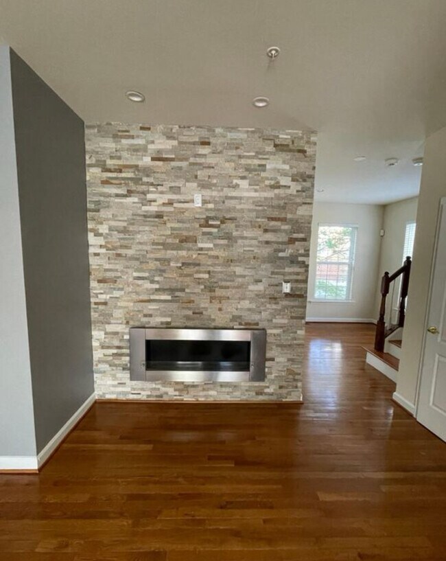 Building Photo - 5540 Lanier Ave