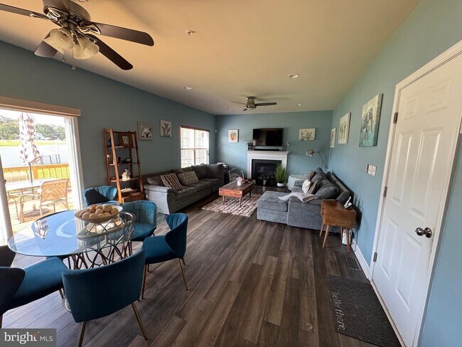 Building Photo - 220 Fountain Ln