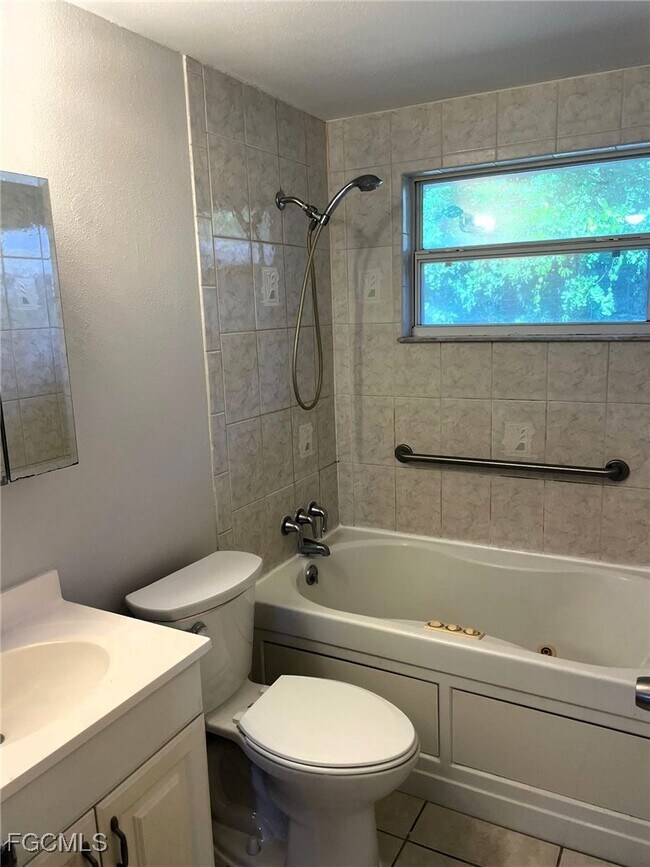 Building Photo - 2173 Barry Dr