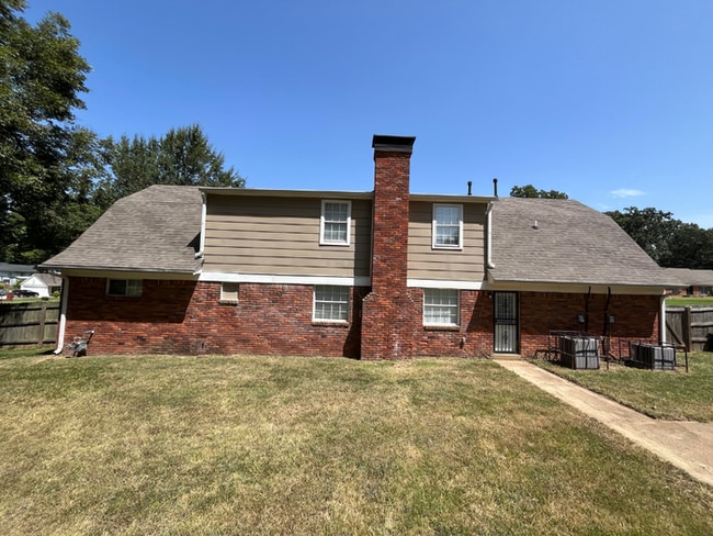Building Photo - Large 4BR/2BA Whitehaven Home | 2,393 Sq Ft, Stone Fireplace, Hardwood BRs & 2-Car Garage