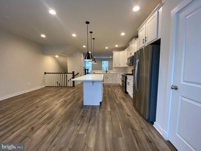 Building Photo - 8612 Shady Pines Dr