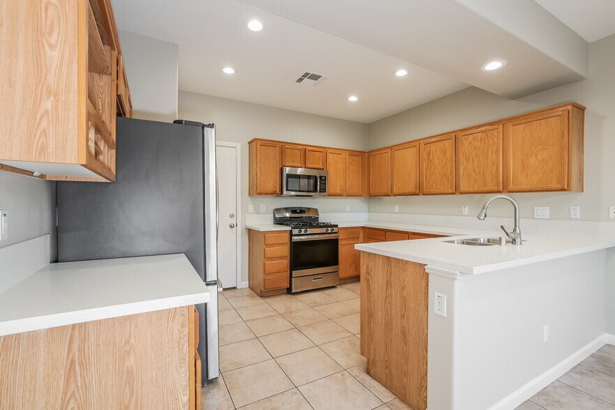 Building Photo - 4408 Acropolis Ave