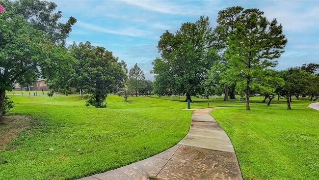 Building Photo - 2605 Calumet St