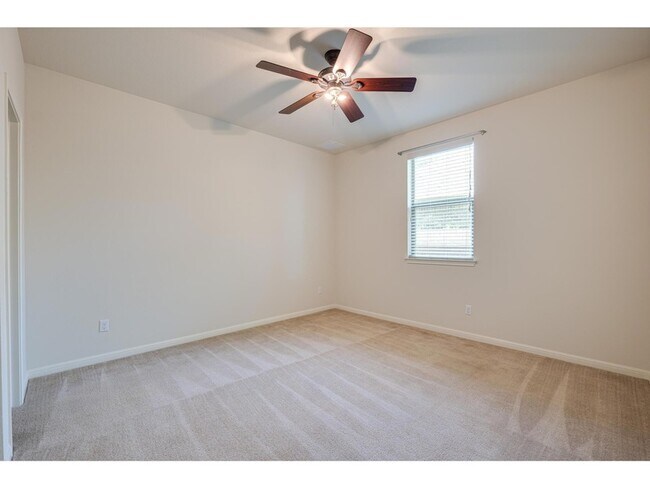 Building Photo - 2200 Hilltop Climb Dr