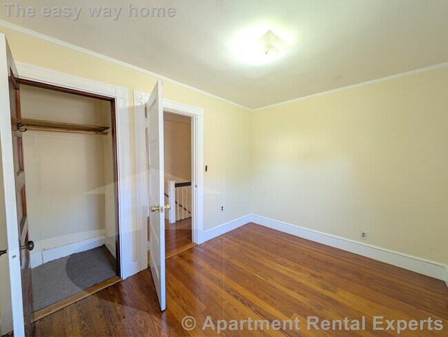 Building Photo - 58 Monument St