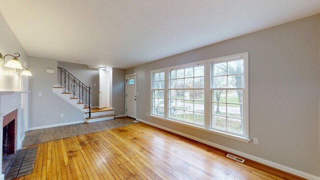 Building Photo - Maple Heights Area - 3 Bedroom Single Family Home