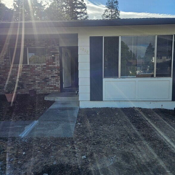 Building Photo - 2838 Saint Denis Dr