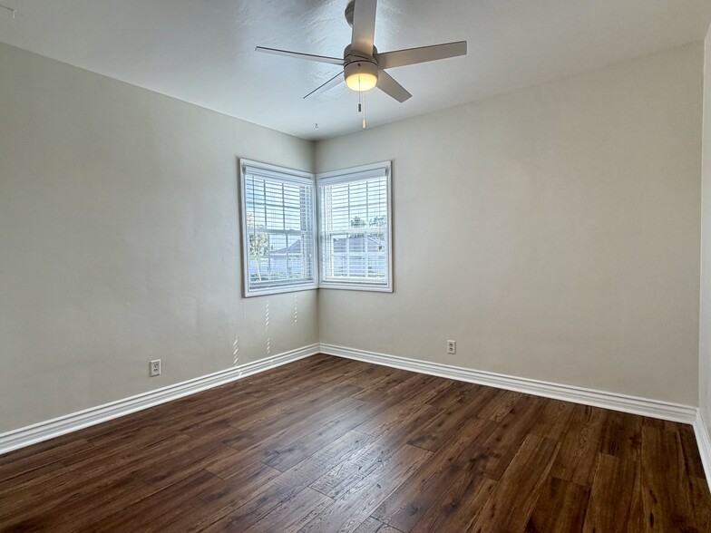 Building Photo - 982 W Hamilton Ave