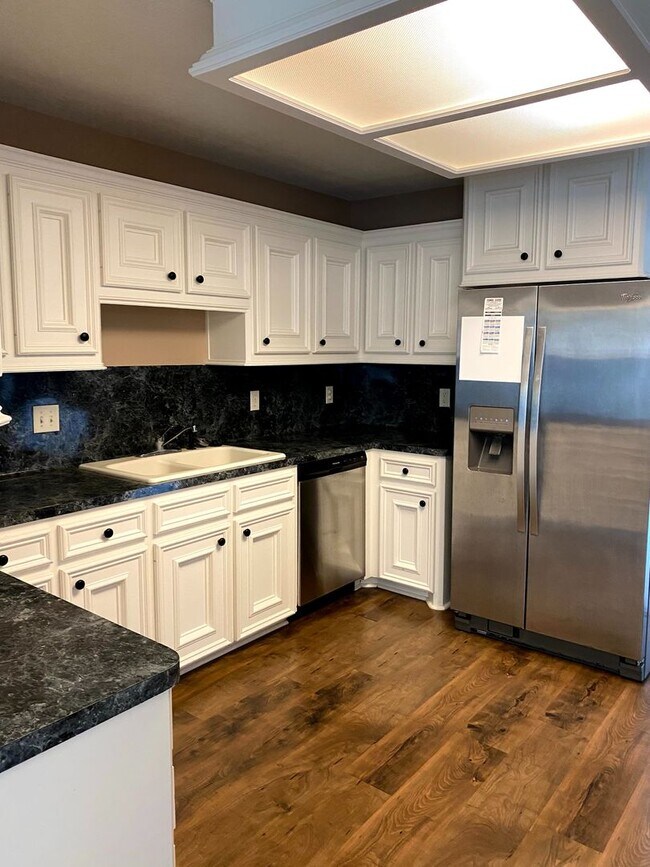 Building Photo - FABULOUS THREE BEDROOM HOME WITH LARGE DECK, FIREPLACE AND FLEX ROOM